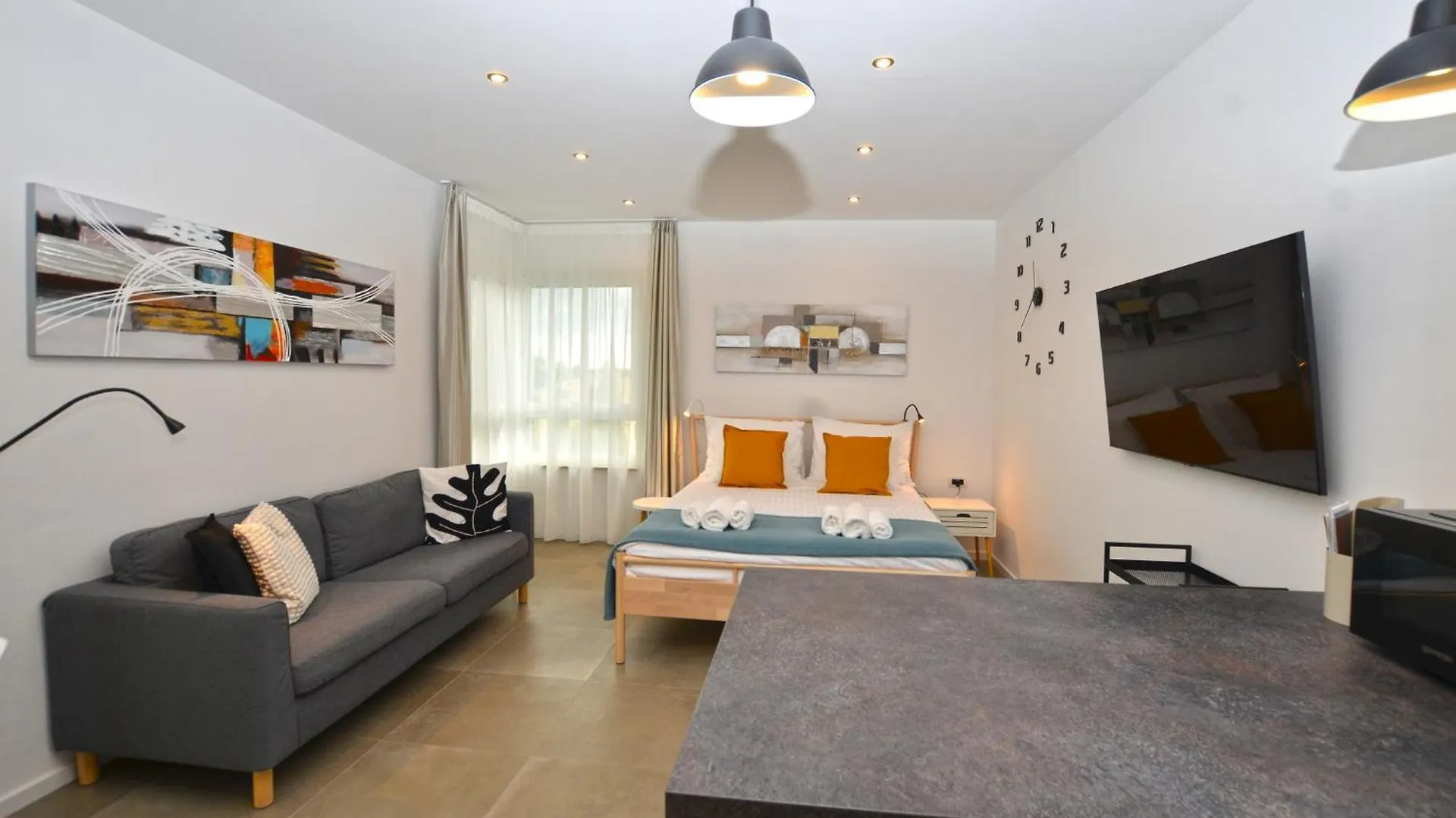 Apartment Black & White Studios Bale