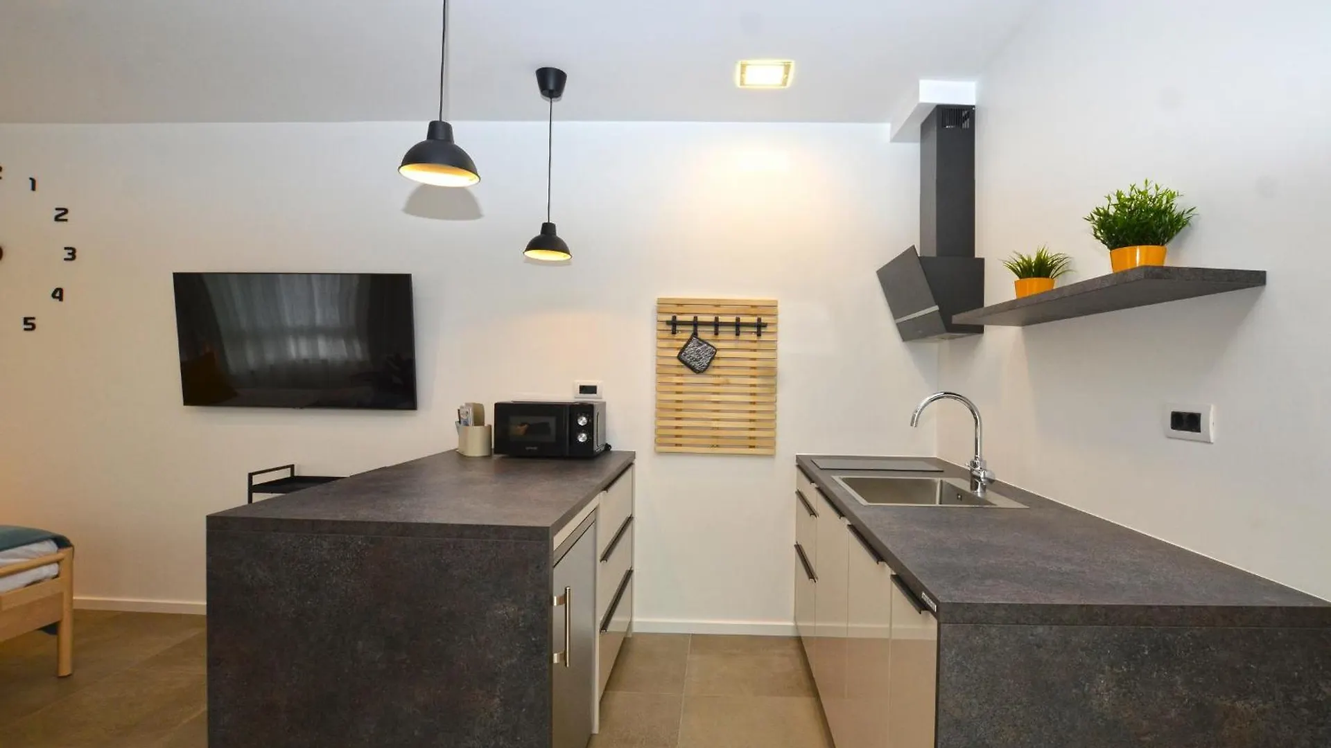 Apartment Black & White Studios Bale