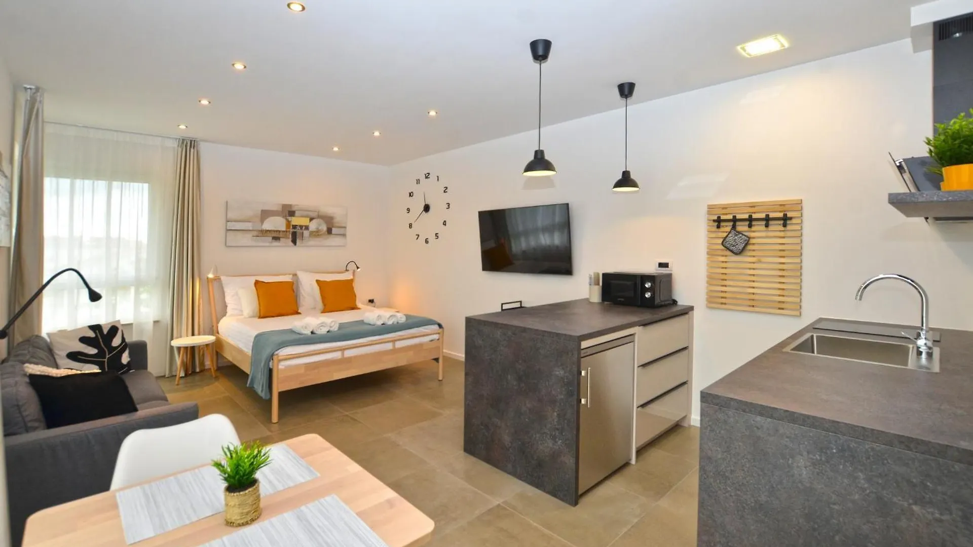 Apartment Black & White Studios Bale
